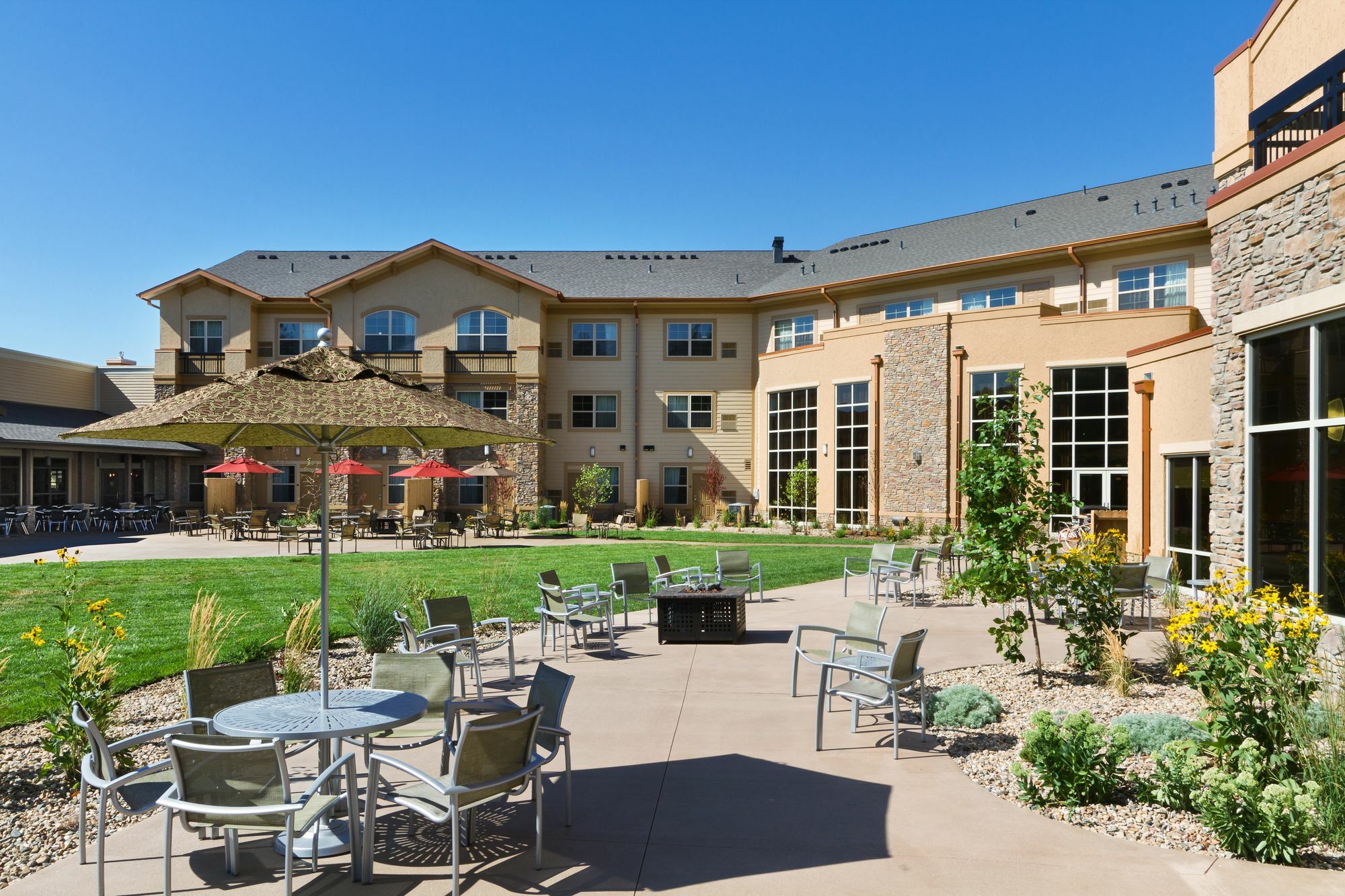 Clubhouse Hotel And Suites Pierre Exterior foto